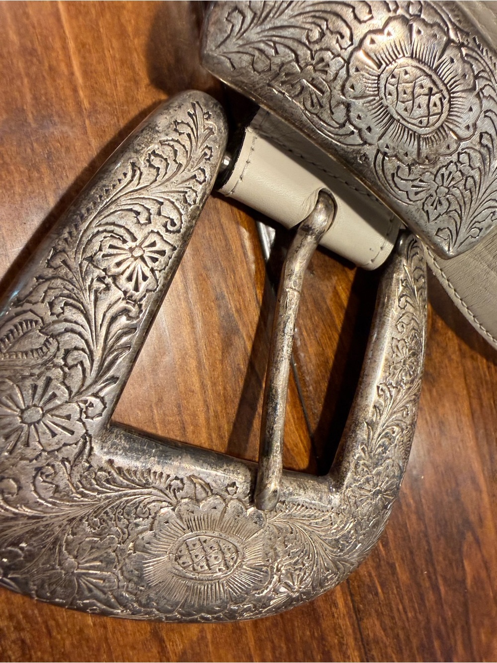 GORGEOUS!!π₯ STREETS AHEAD IVORY 2" LEATHER BRASS/SILVER PLATE BELT SIZE M - Picture 7 of 10
